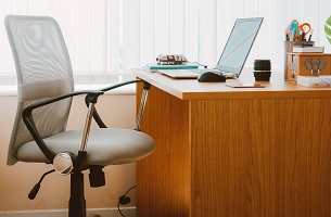 Ako vybrať kancelársku stoličku: nosnosť, materiál a ďalšie parametre